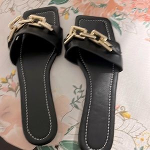 Bring new flat sandals